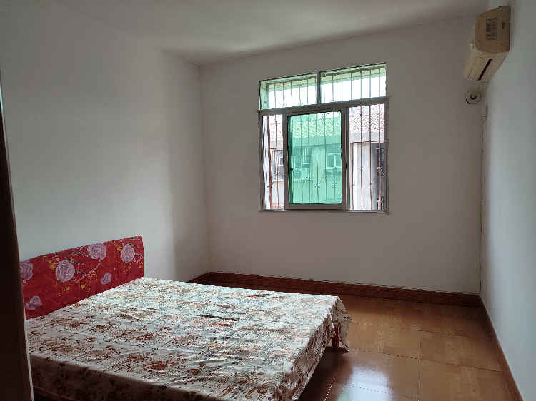 便宜捡漏，房东诚心卖房，武商沙嘴汉江高中附近三室二厅120平米低价出售