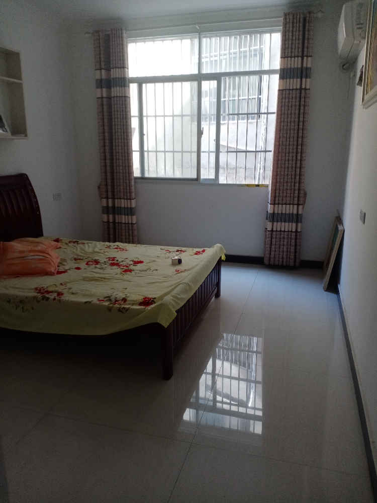 三室一厅一厨两卫