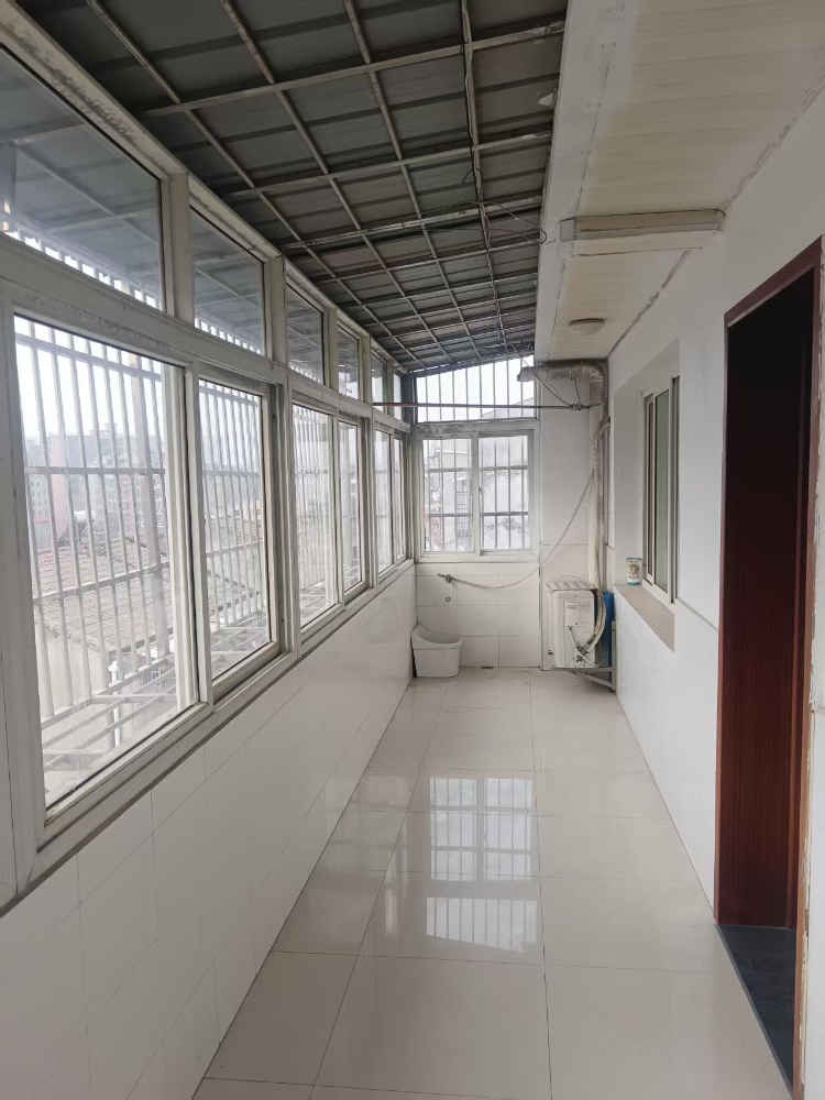 笆篓湾西街精装房