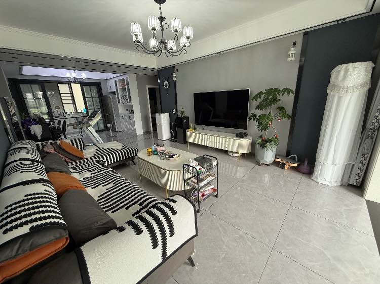 天然氧吧绿地香格里拉精装电梯小洋房（整屋品牌家具电器全送）